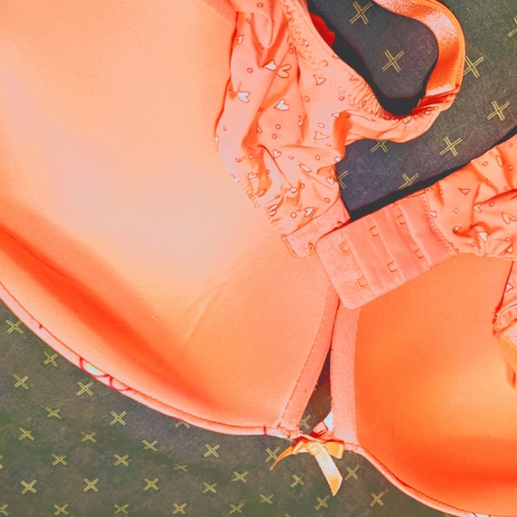 38DD Victoria's Secret push-up - Picture 9 of 9